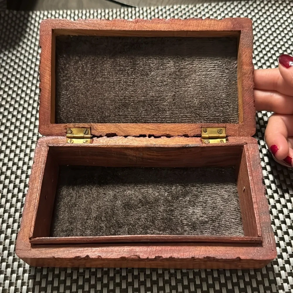 Indian Hand Carved Vintage Wooden Box - Picture 4 of 9